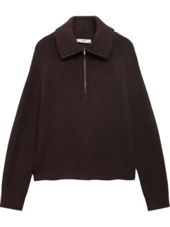 Pull marron uni en maille avec un col camionneur à revers et une coupe droite