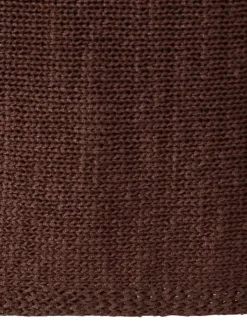 Pull marron uni pourvu d'une coupe droite et de manches longues