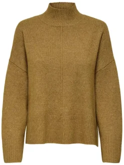 Pull moutarde uni avec une coupe droite à col montant et des manches longues