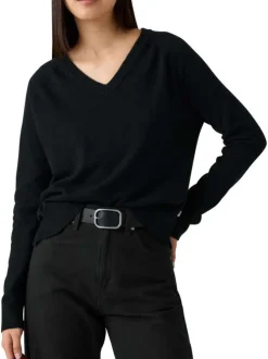 Pull noir avec un col v côtelé et des manches longues