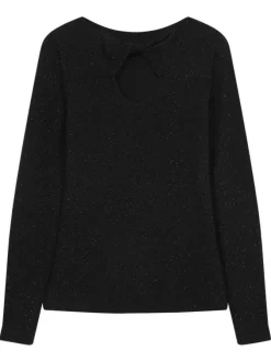 Pull noir brillant avec un col bateau et des manches longues