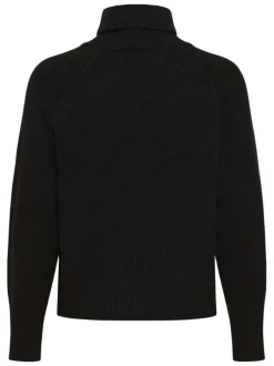 Pull noir en maille fine avec une coupe droite et un col roulé