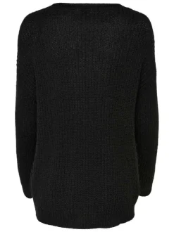 Pull noir en maille tricotée pourvu d'un col v arrondi et de manches longues