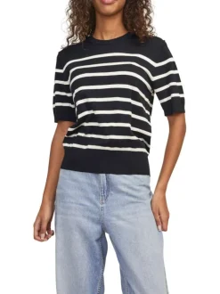 Pull noir orné d'un motif à rayures blanches et pourvu d'un col rond