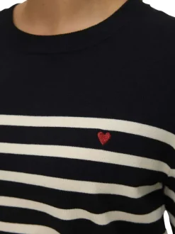 Pull noir à rayures blanches avec une coupe droite et un col rond
