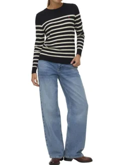 Pull noir à rayures blanches avec une coupe droite et un col rond