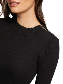 Pull noir uni ajusté en côtes plates, à col rond et à manches longues