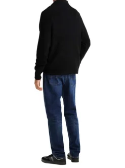 Pull noir uni avec une coupe droite, col camionneur et à manches longues