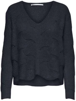 Pull noir uni avec une coupe droite, un col v et à manches longues