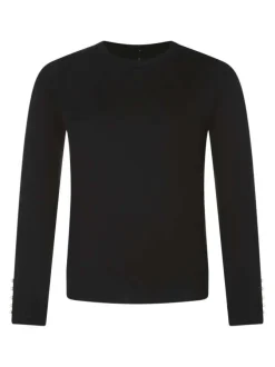 Pull noir uni avec une coupe près du corps et des manches longues