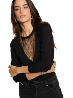 Pull noir uni à coupe ajustée avec une ouverture en dentelle à la poitrine