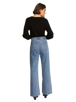 Pull noir uni, coupe droite à col v et à manches longues bouffantes