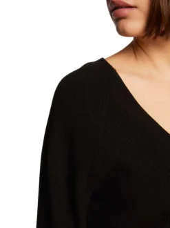 Pull noir uni, coupe droite à col v et à manches longues bouffantes