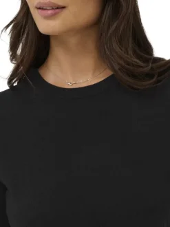 Pull noir uni pourvu d'une coupe ajustée et de manches courtes
