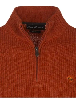 Pull orange en point de jersey avec une coupe droite col camionneur et à manches longues