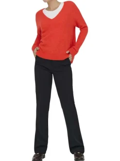 Pull orange uni avec une coupe droite et des manches longues