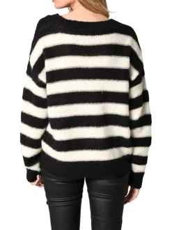 Pull rayé noir et blanc avec un col v et des manches longues