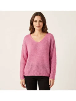 Pull rose à coupe ample pourvu d'un col arrondi et de manches longues