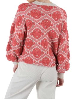 Pull rose et écrue en maille bouclée avec une coupe ample et un col rond