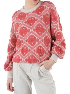 Pull rose et écrue en maille bouclée avec une coupe ample et un col rond