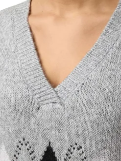 Pull sans manches en maille gris clair à motifs géométriques avec un col v