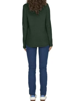 Pull sapin uni avec une coupe droite à col rond et des manches longues