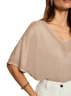 Pull taupe à coupe ample pourvu d'un col v arrondi et de manches courtes