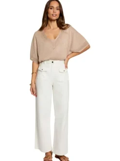 Pull taupe à coupe ample pourvu d'un col v arrondi et de manches courtes