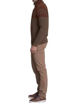 Pull taupe uni avec une coupe droite à col camionneur et des manches longues