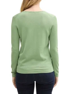 Pull vert en maille fine uni avec une coupe près du corps et un col v arrondi