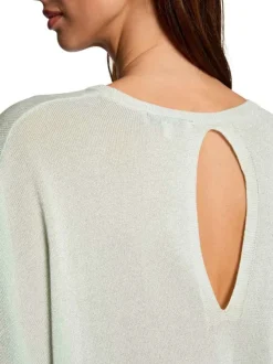 Pull vert uni avec une coupe ample, col v et à manches courtes et ajouré au dos
