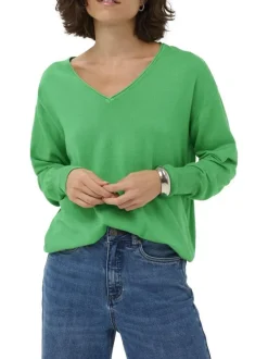 Pull vert uni pourvu d'une coupe droite et de manches longues