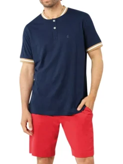 Pyjama court en coton bicolore avec une coupe droite et un col tunisien