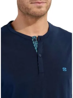 Pyjama court en coton bleu imprimé ovales avec coupe fermée et col tunisien