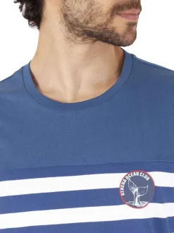 Pyjama court en coton bleu à rayures pourvu d'une coupe droite et d'un col rond