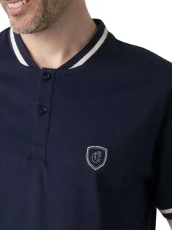 Pyjama court en coton marine uni pourvu d'une coupe droite et d'un col boutonné