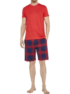 Pyjama court en coton rouge à carreaux avec une coupe droite et un col rond
