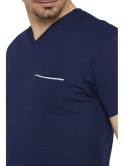 Pyjama court marine en coton avec une coupe fermée à motifs carreaux