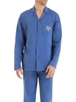 Pyjama en coton bleu uni avec une coupe droite et un col à revers