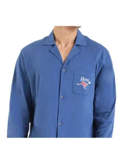 Pyjama en coton bleu uni avec une coupe droite et un col à revers