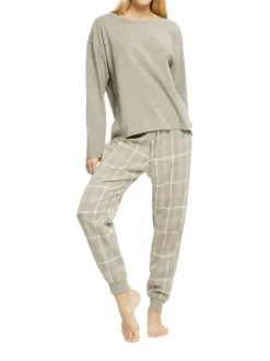 Pyjama long en coton beige à carreaux avec une coupe droite, un col rond et des manches longues