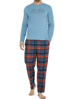 Pyjama long en coton bleu à carreaux avec une coupe droite et un col rond