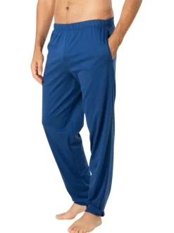 Pyjama long en coton bleu à minis motifs avec un col v et une poche