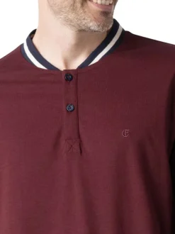 Pyjama long en coton bordeaux uni pourvu d'une coupe droite et d'un col boutonné
