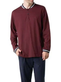 Pyjama long en coton bordeaux uni pourvu d'une coupe droite et d'un col boutonné