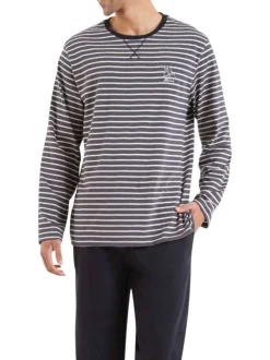 Pyjama long en coton gris rayé avec une coupe fermée et un col rond
