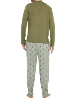 Pyjama long en coton kaki avec une coupe droite et un col V