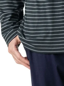 Pyjama long en coton marine à rayures pourvu d'une coupe droite et d'un col v