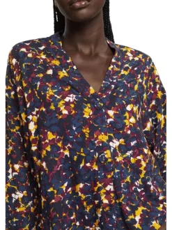 Pyjama Long marine avec imprimé, une coupe fermée et un col v