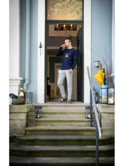Pyjama Long marine fantaisie coupe fermée avec col rond et logo imprimé poitrine